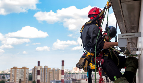 oluk Alpinistički i visinski radovi postavljanja oluka na zgradama u beogradu i pančevu